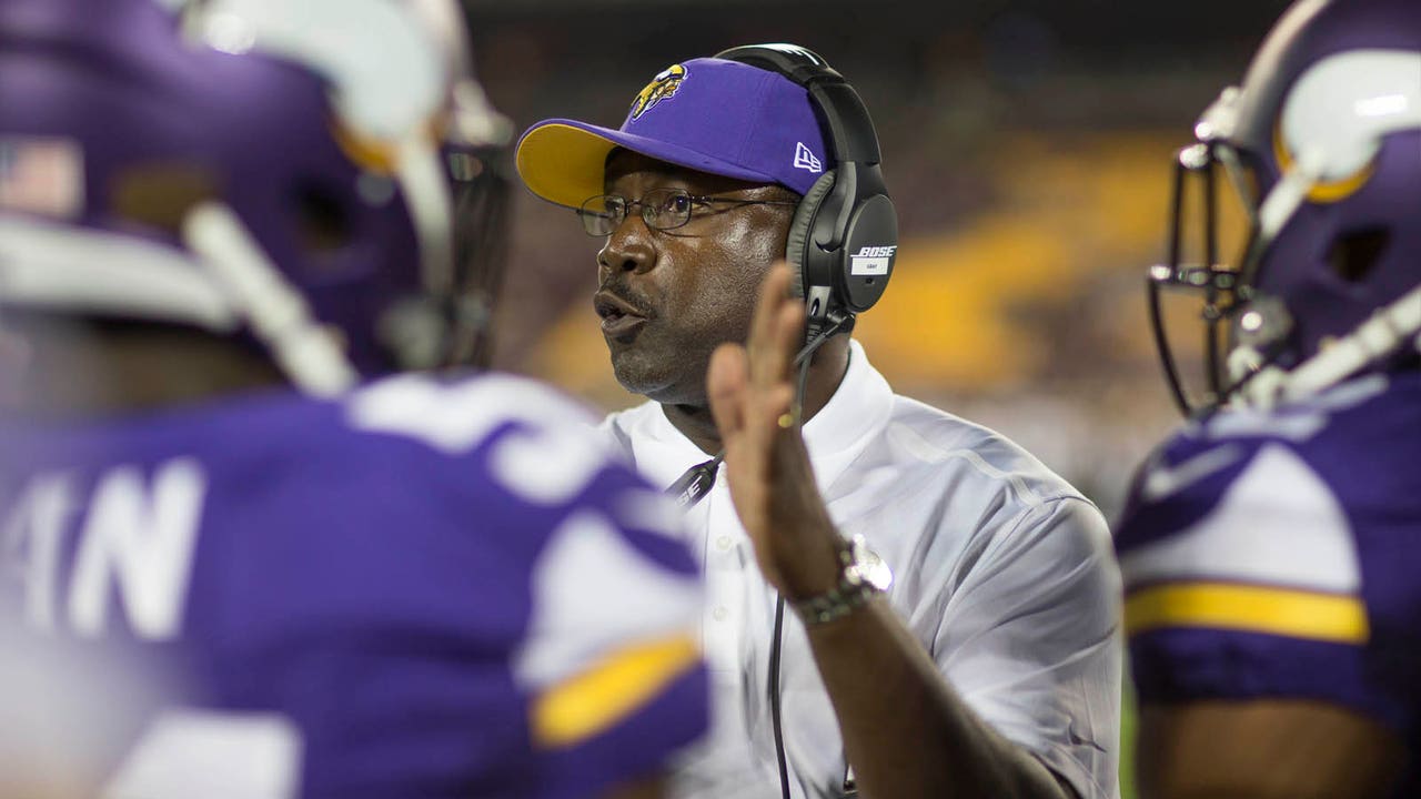 Gray is lone Vikings defensive coach without ties to Zimmer